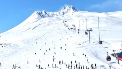 Rekortmen Erciyes yeni kayakseverleri bekliyor