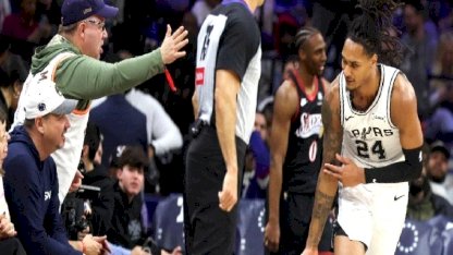 San Antonio Spurs'ten, Philadelphia 76ers'a 40 sayı fark