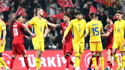 Sinirden sandalyeyi fırlattı! Türkiye-Romanya maçının sonunda kavga