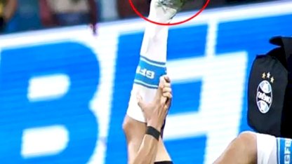 Süper Lig'in eski yıldızı ayağını kırdı! Acı içinde kaldı dakikarca kıvrandı