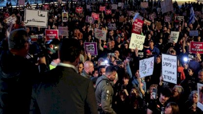 Tel Aviv'de "savaştan bıktık" diyen İsraillilere polis müdahalesi