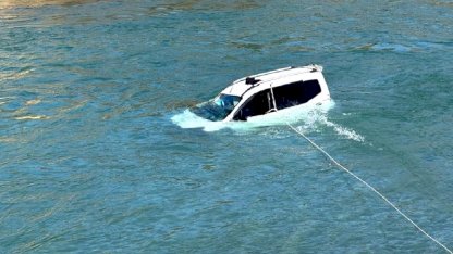 Tunceli’de araba, köprüden Munzur Çayı’na düştü
