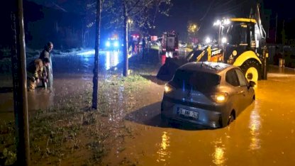 Turgutlu'da Sağanak, Trafiği Felç Etti