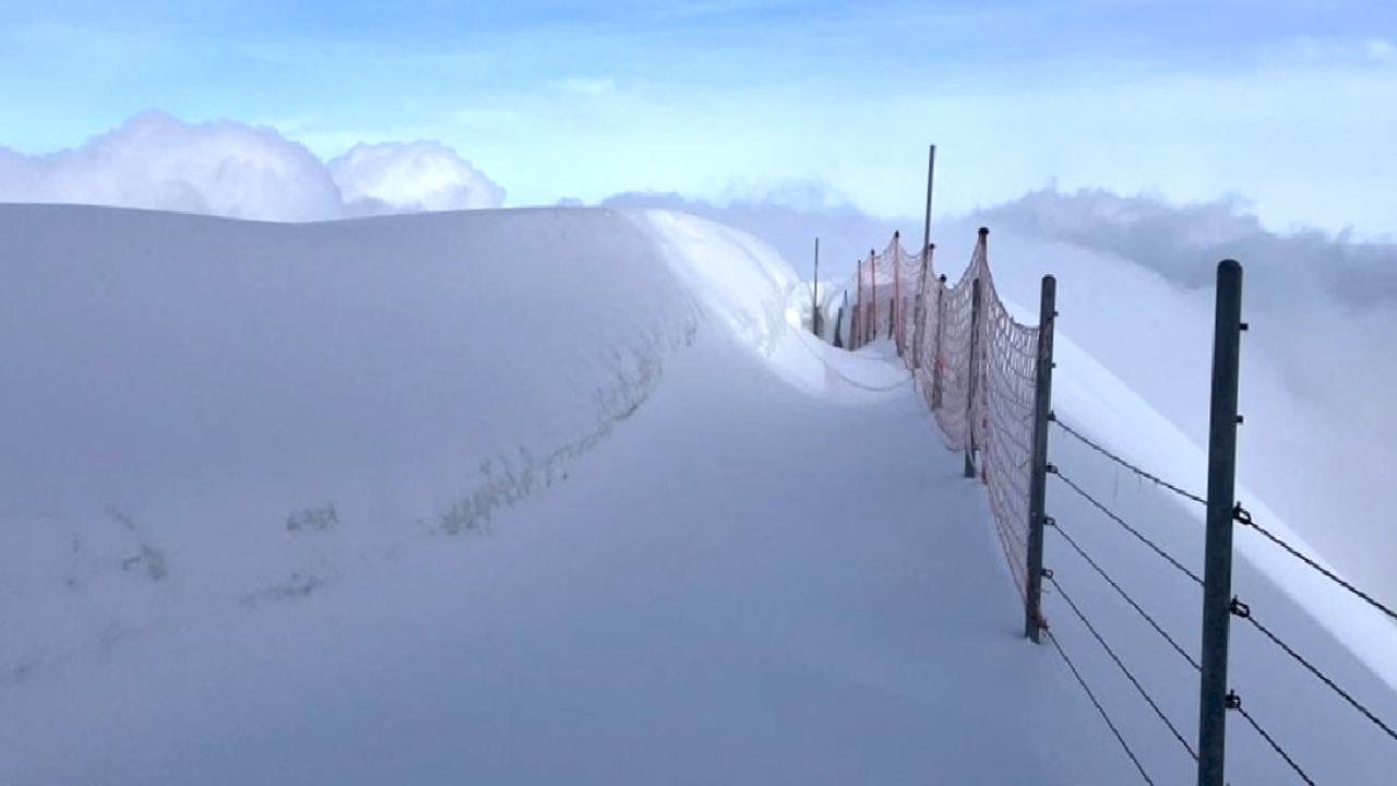 Tahtalı Dağı zirvesi bayrama taze karla hazırlandı