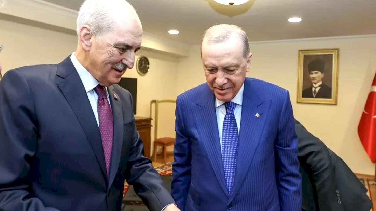 TBMM Başkanı Kurtulmuş, Cumhurbaşkanı Erdoğan'a, Sırrı Süreyya Önder'le çekilen bir fotoğrafını takdim etti
