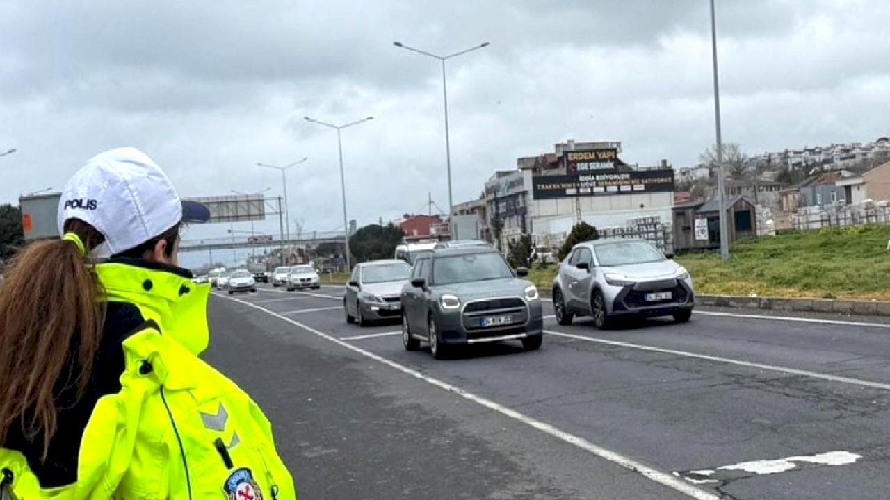 Tekirdağ-İstanbul kara yolunda araç yoğunluğuna çare: Ağır vasıtalara kısıtlama