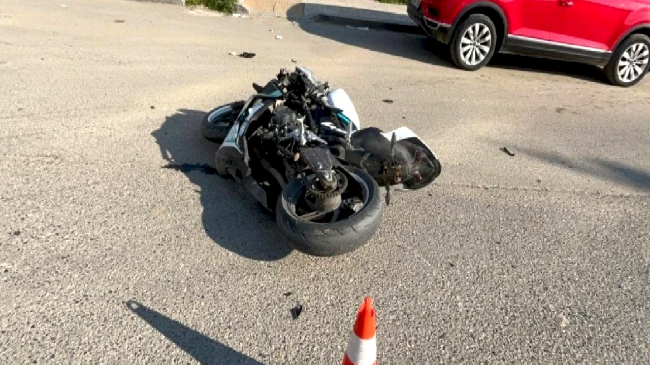 Tekirdağ'da okul servisine çarpmamak isterken motosikletten savruldular