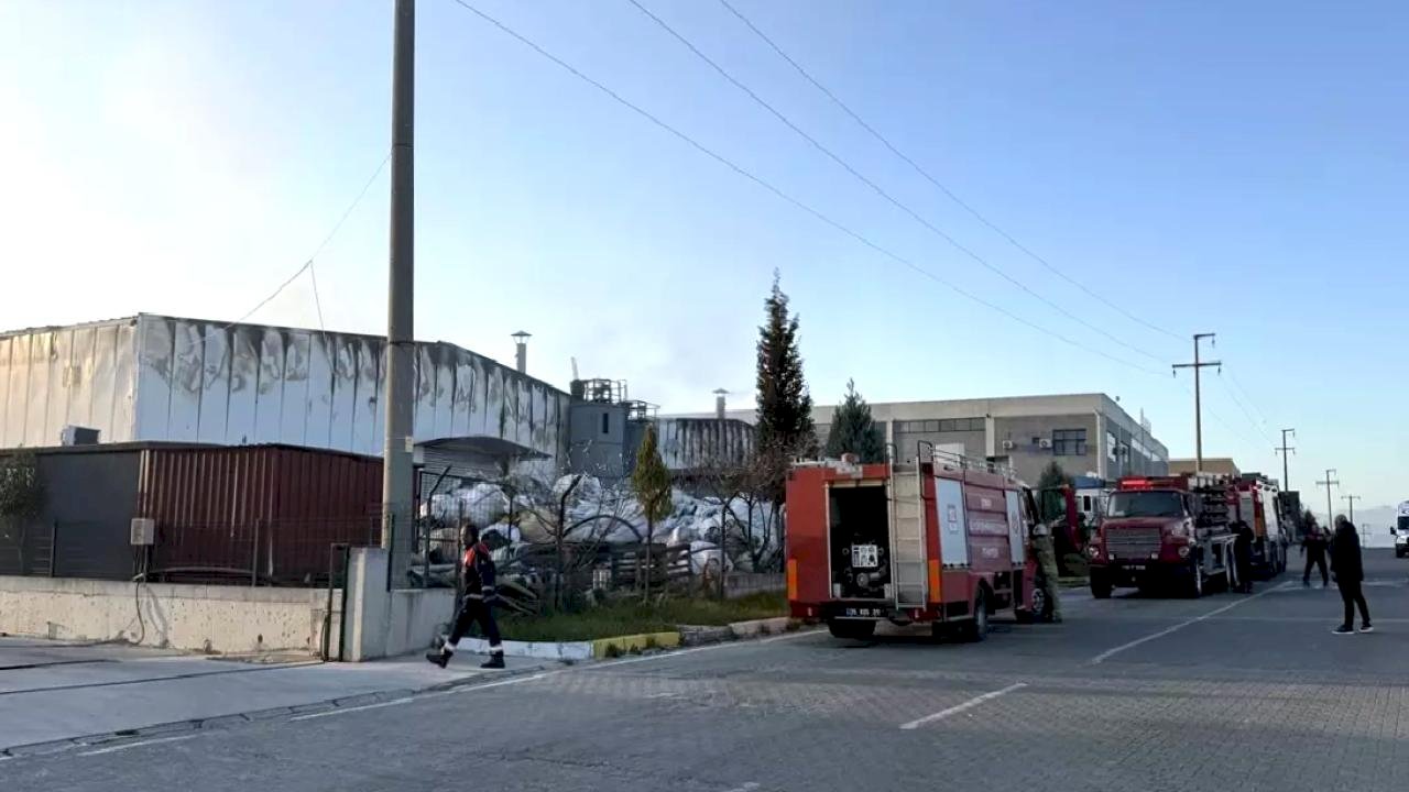 Tire'de Atık Geri Kazanım Deposunda Yangın