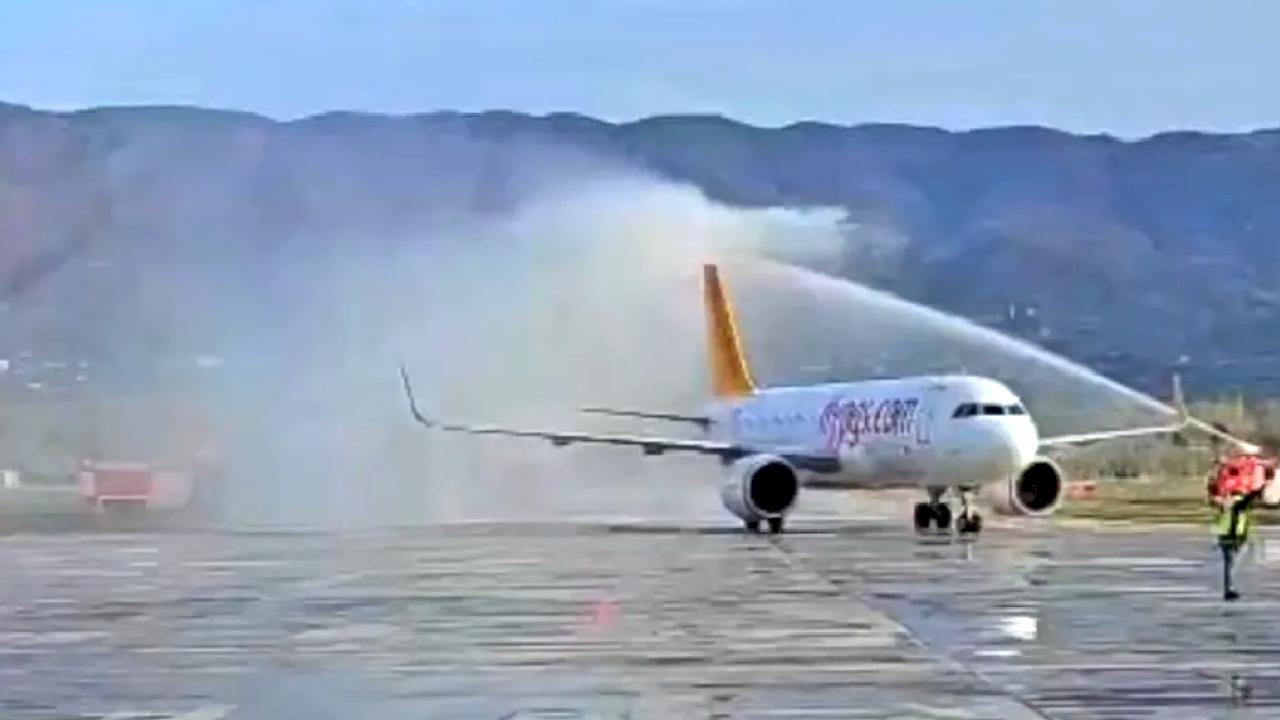 Tokat–İzmir uçuşları başladı... İlk sefere su takı seremonisi