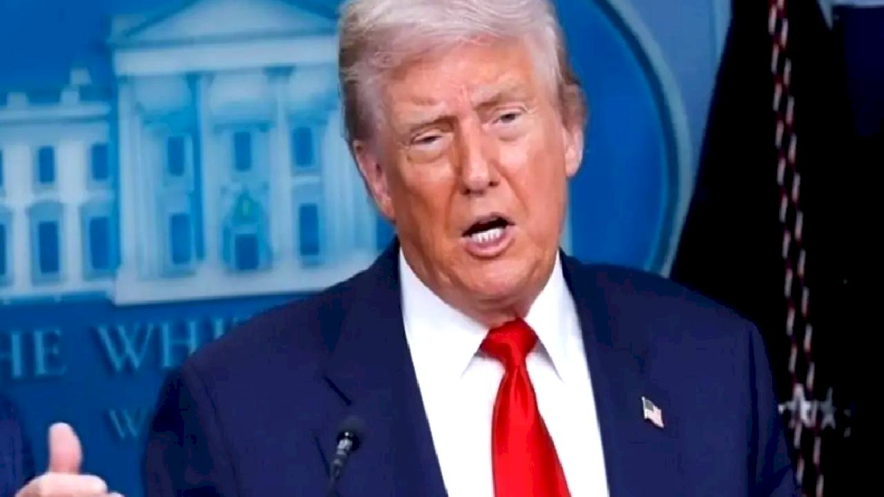 Trump: İran'ın Hark Adası'ndaki askeri hedeflerini vurduk