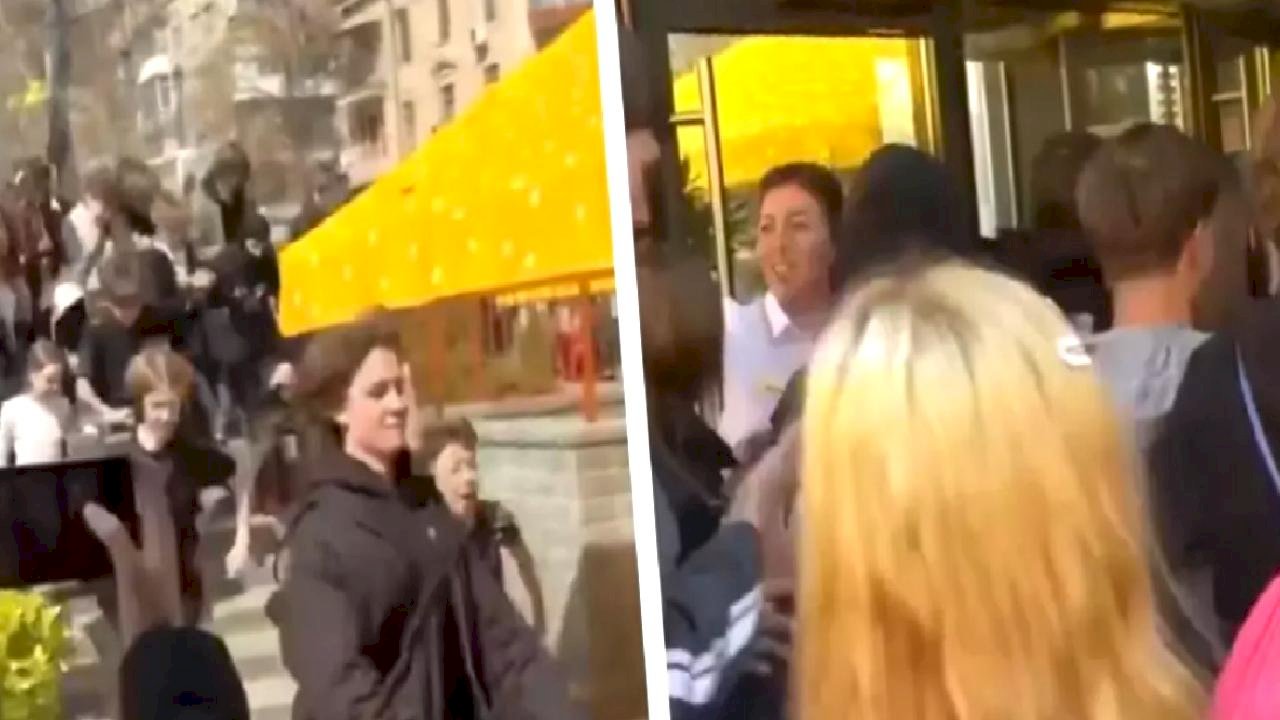 Ukrayna'da 4 yıl aradan sonra kapılarını açan hamburgerci izdiham yarattı