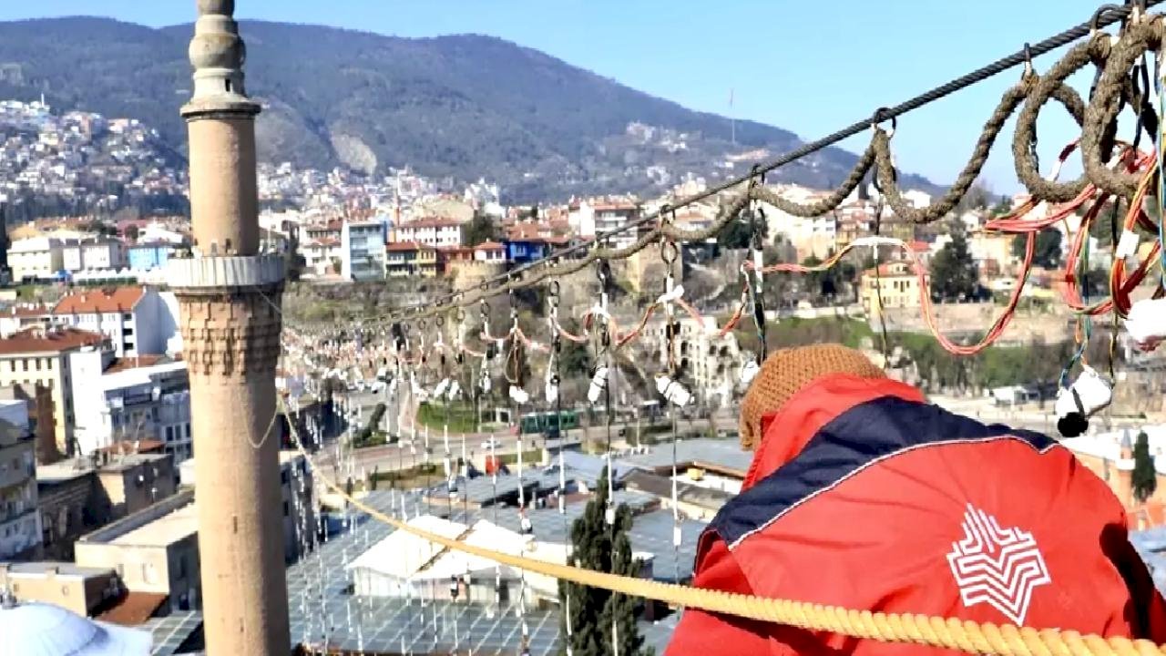 Ulu Cami'ye 'Zekat Berekettir' Mahyası Asıldı