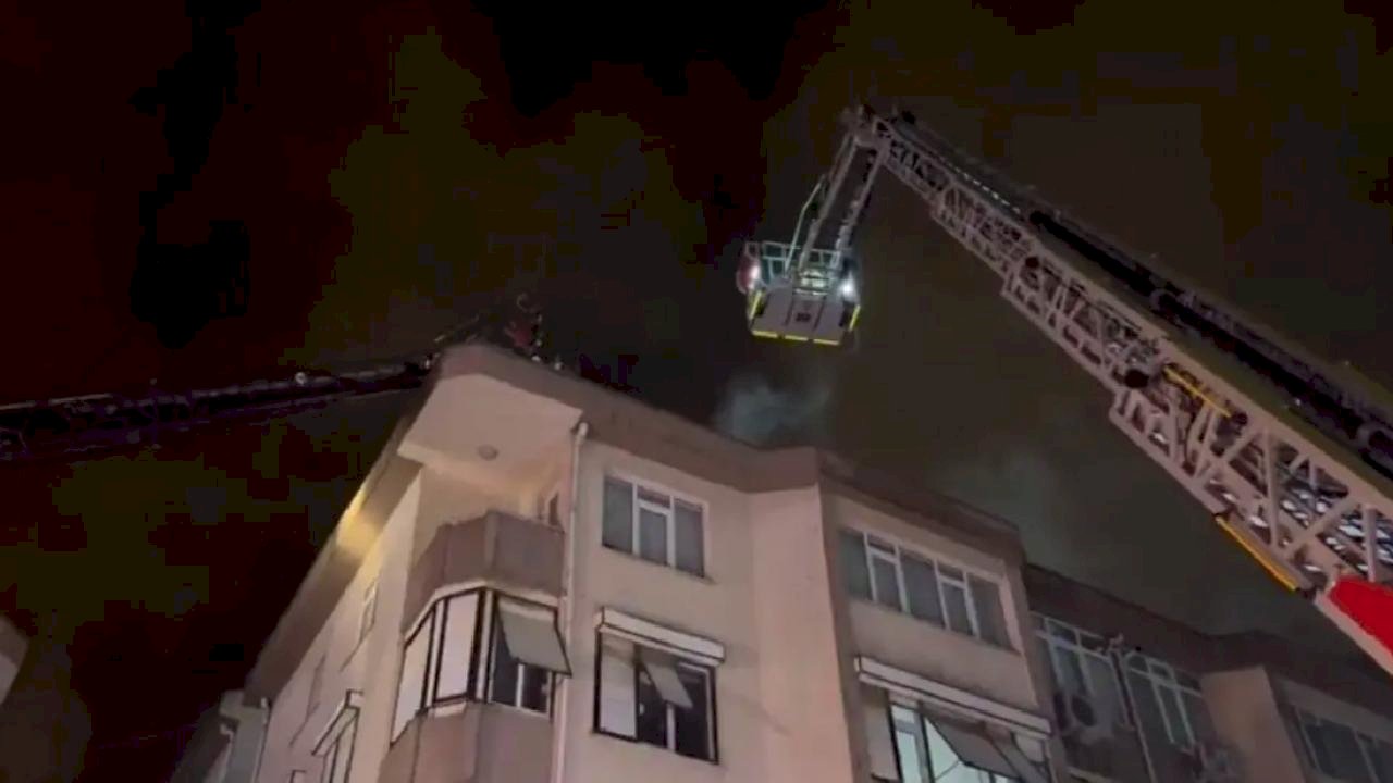 Üsküdar'da Çatı Yangını: Can Kaybı Yok