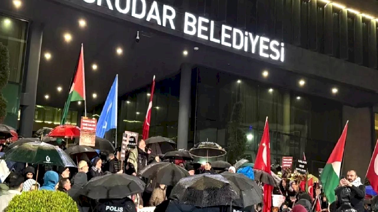 Üsküdar'da McDonald's Protestosu Devam Ediyor