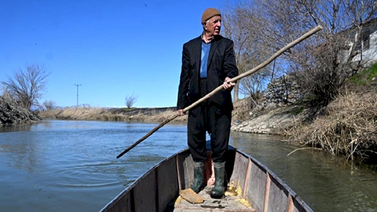 'Yerli Robinson' 10 yıl aradan sonra Gavur Gölü’ndeki adacığına geri döndü