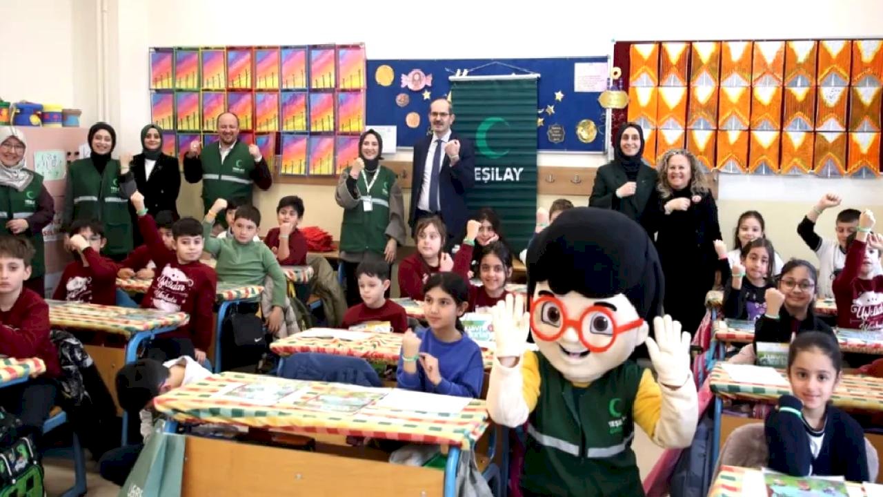 Yeşilay farkındalığı için ilk ders zili 'bağımsız gelecek' için çaldı