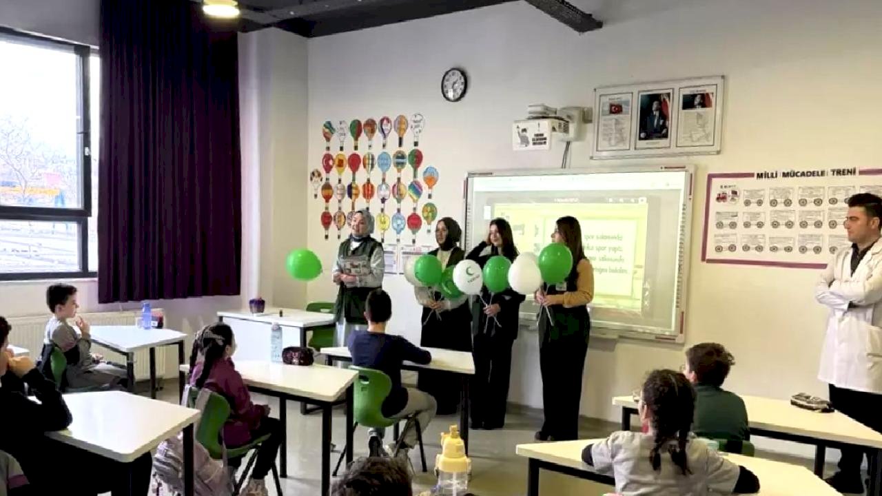 Yeşilay, Öğrencileri Ziyaret Etti