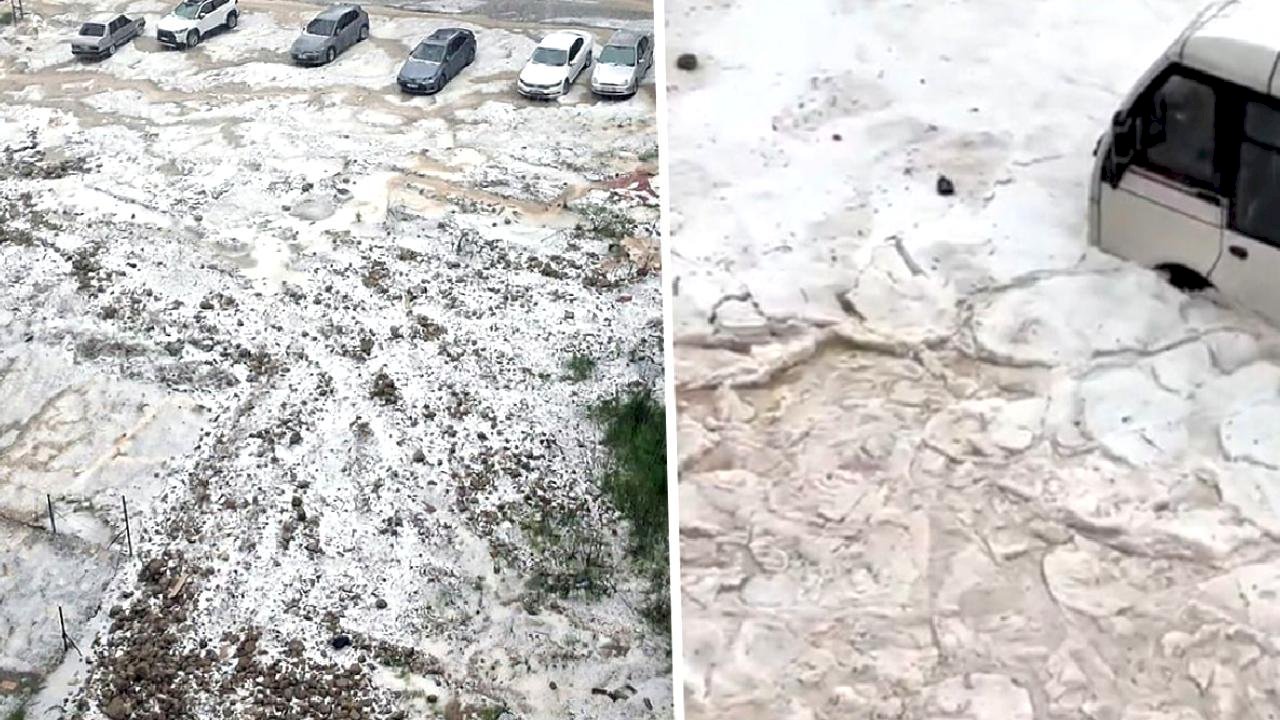 Adana'da sağanak ve dolu yağışı; cadde ve sokaklar beyaza büründü