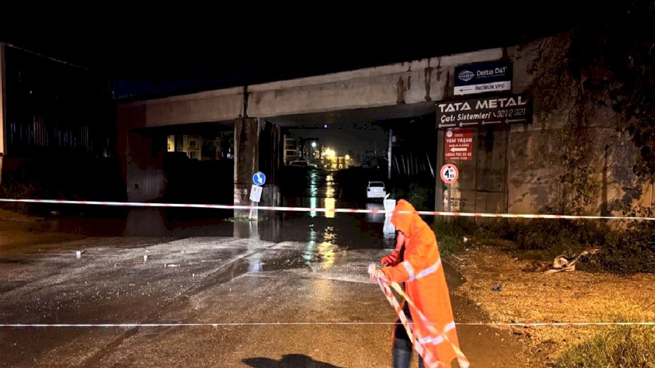 Adana'da Sağanak Yağış Hayatı Olumsuz Etkiledi