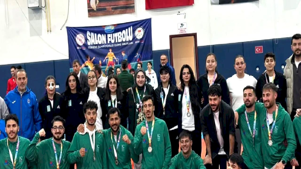 AİÇÜ Futsal Takımları ÜNİLİG’de Türkiye ikincisi