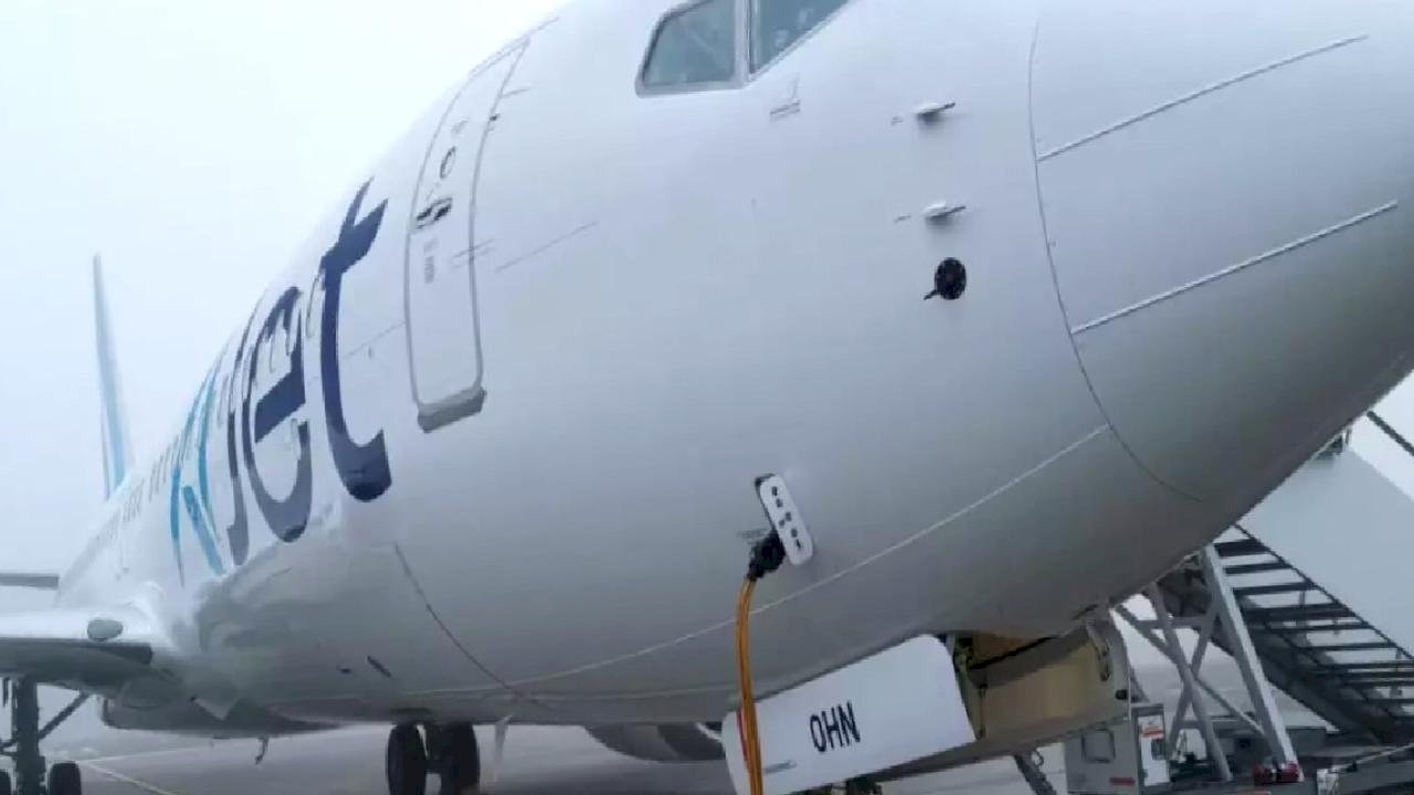 AJet Yeni Boeing Uçağını İstanbul'a Getirdi