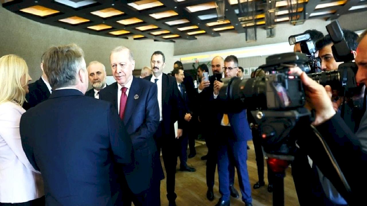 Alman Die Zeit gazetesi: Türkiye esnek diplomasi yürütüyor