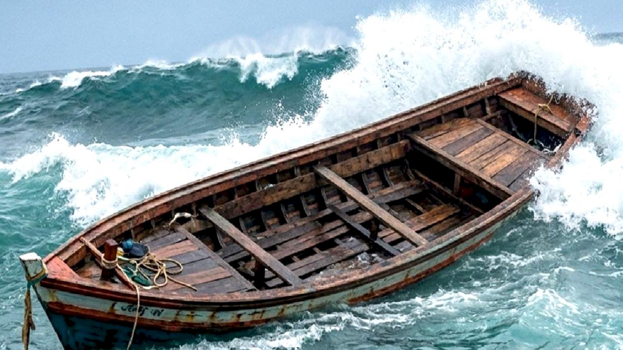 Andaman Denizi'nde Tekne Faciası: 250 Kişiden Haber Yok