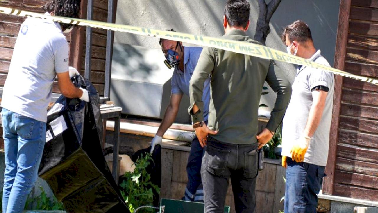 Antalya'da Parkta Erkek Cesedi Bulundu