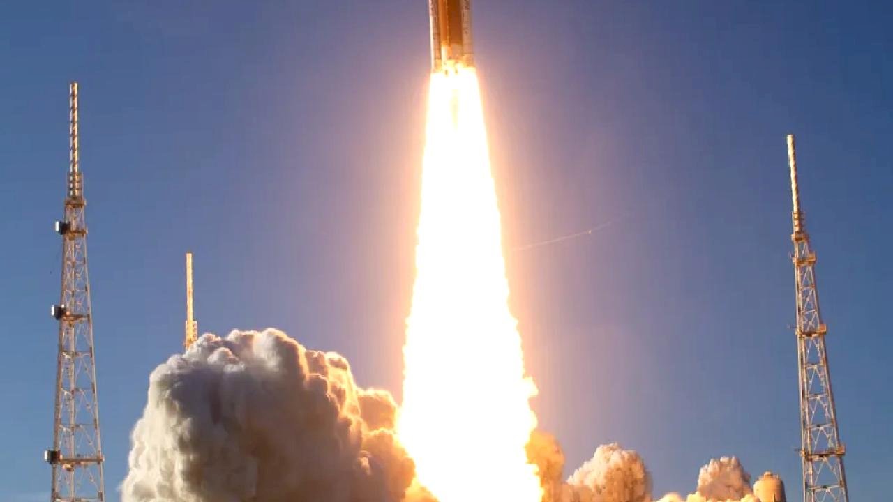 Artemis II görevi başladı... 50 yıl sonra astronotlar Ay yolunda