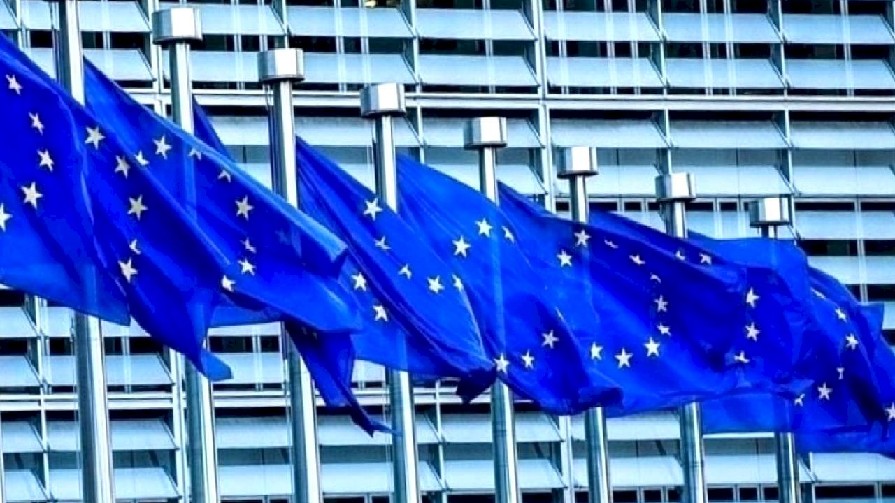 Avrupa’da kamu çalışanlarına WhatsApp ve Signal sınırlaması