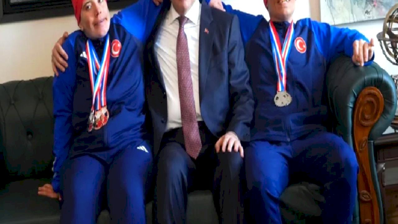 Bakan Çiftçi otizmli sporcuların dünya başarısını kutladı