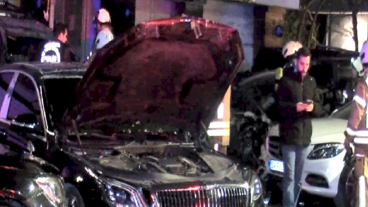 Beşiktaş'ta Yangın: 15 Araç Zarar Gördü