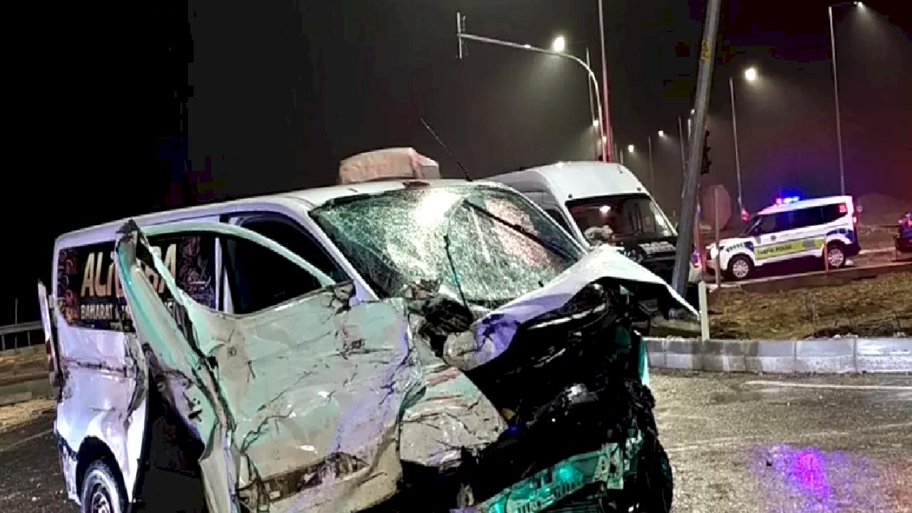 Besni'de Zincirleme Trafik Kazası: 5 Yaralı