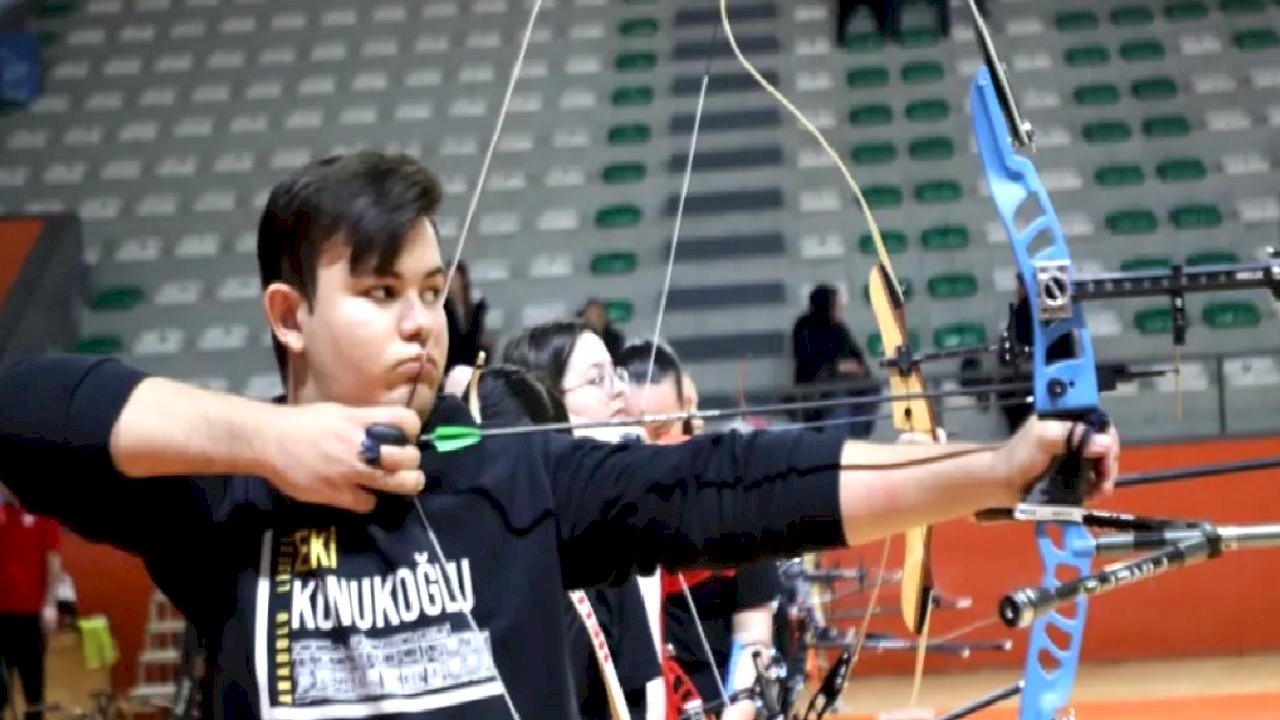 Bursa İnegöl'de öğrenciler okçuluk maharetlerini yarıştırdı