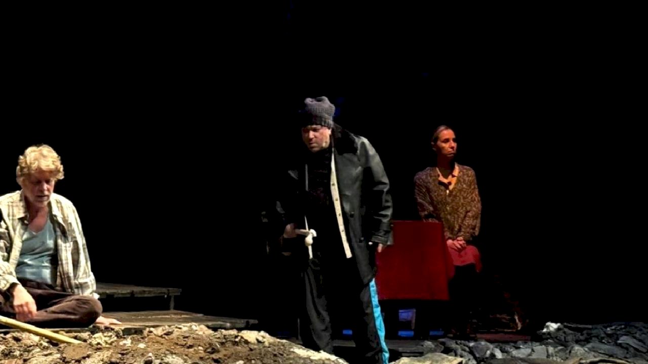 Bursa Tiyatro Festivali'nde 'İlerleme' Oyunu