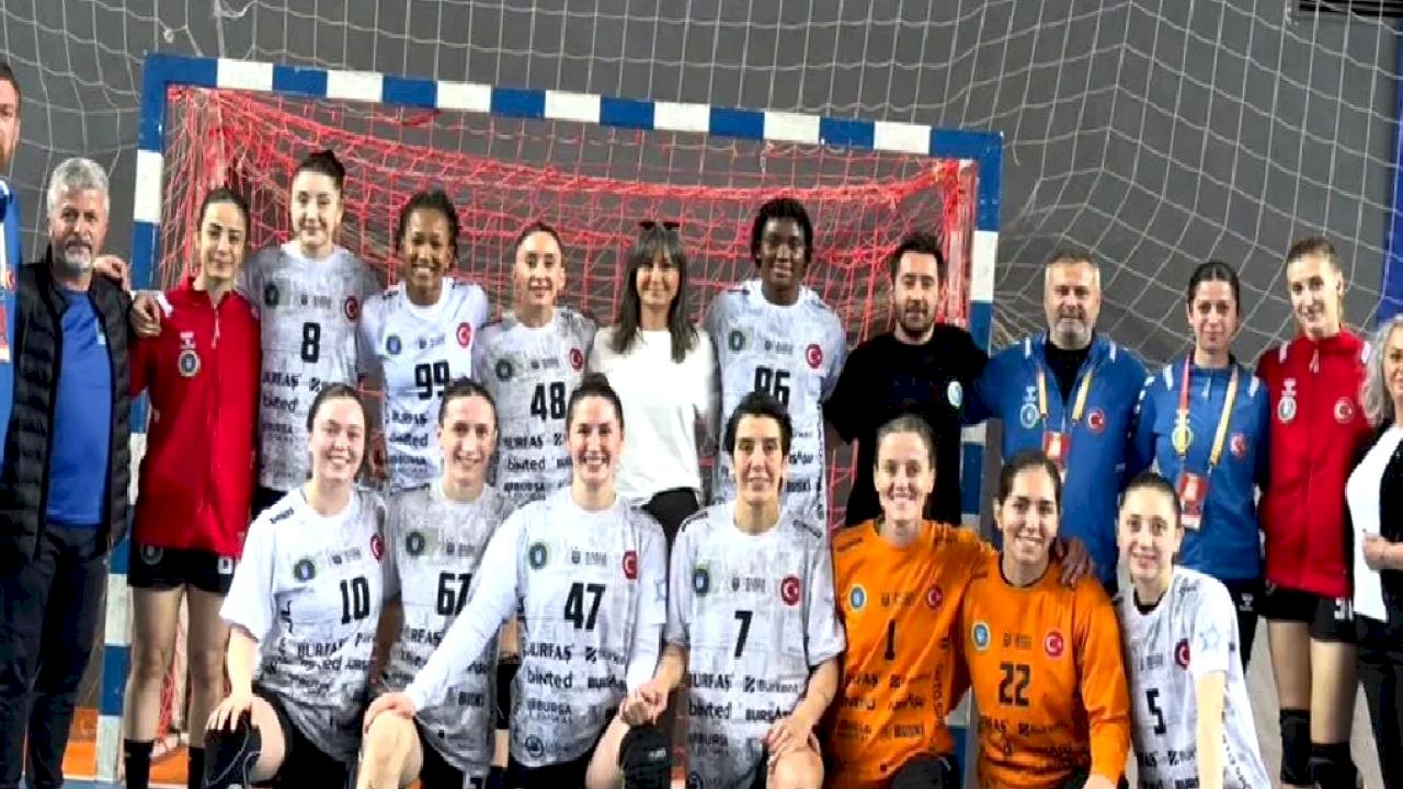 Bursalı kadınlar hentbolda zorlanmadan kazandı