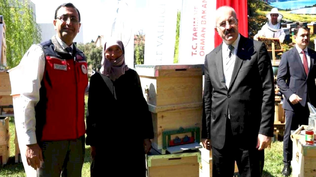 Çanakkale'de Arıcılara Kovan Desteği