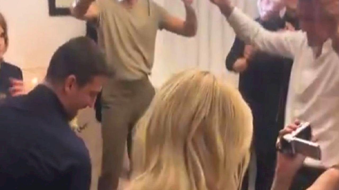 Cengiz Ünder'in nişan töreninde renkli anlar! Fenerbahçeli futbolcular kurtlarını döktü