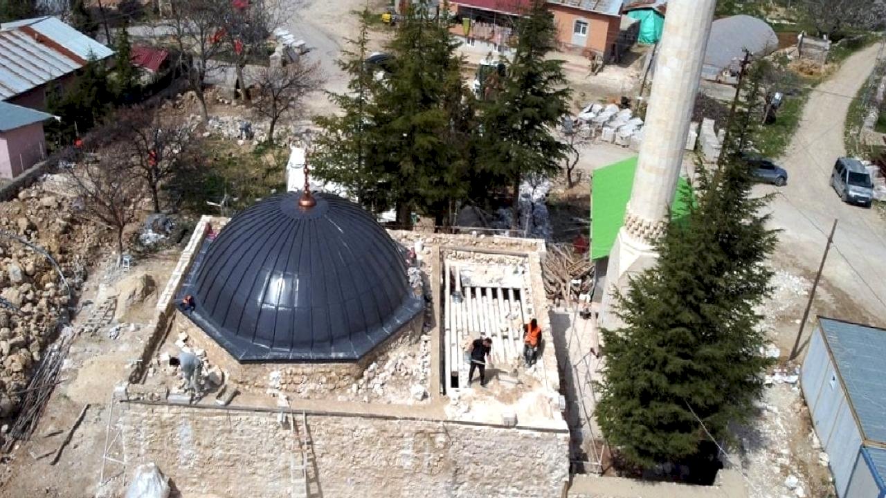 Darende’de deprem izleri siliniyor: Tarihi camiler aslına uygun şekilde yenileniyor