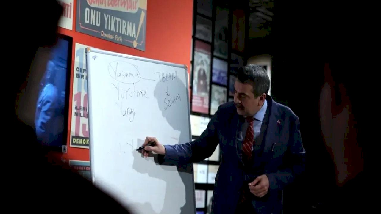 Demokrasi ve Milli Egemenlik Vurgusu