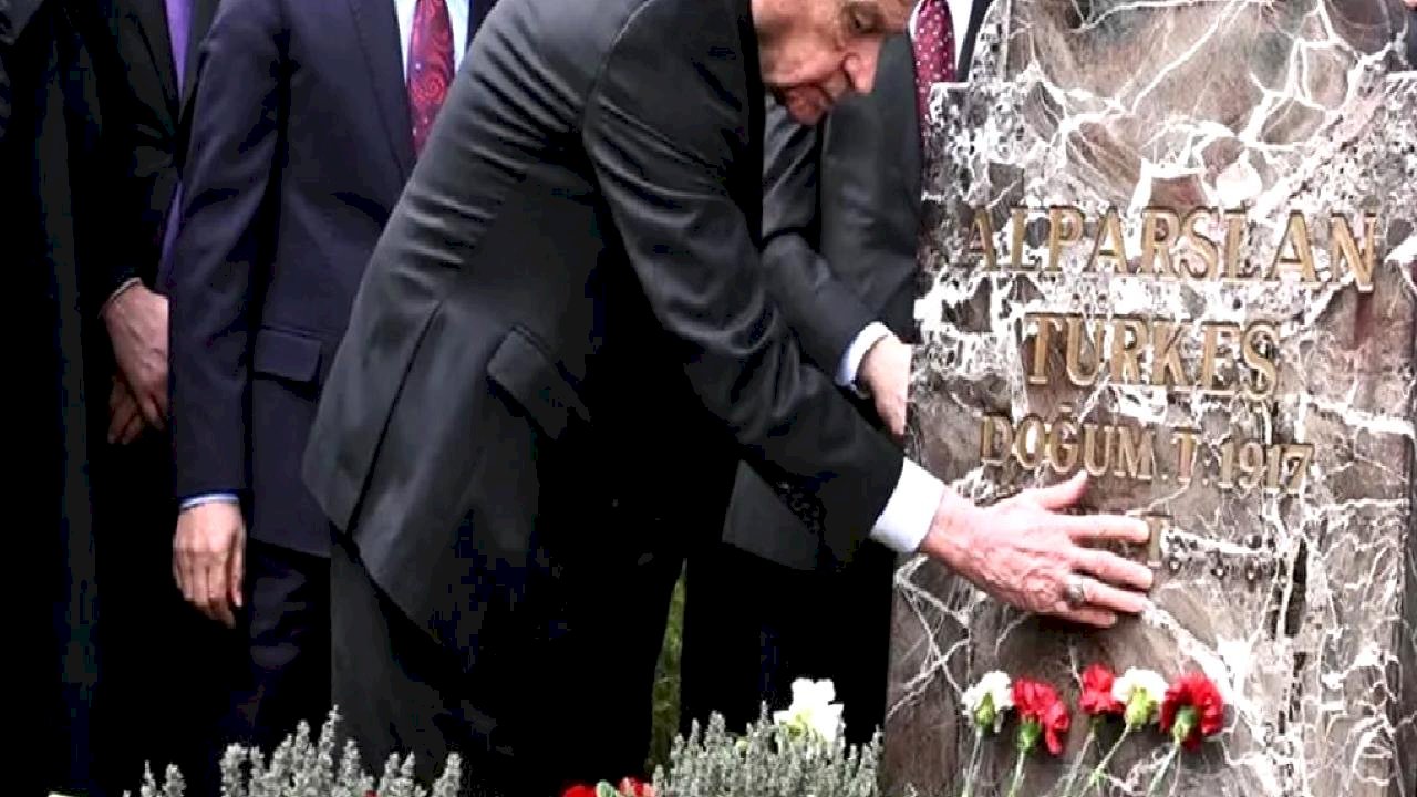 Devlet Bahçeli'den Başbuğ'a ziyaret