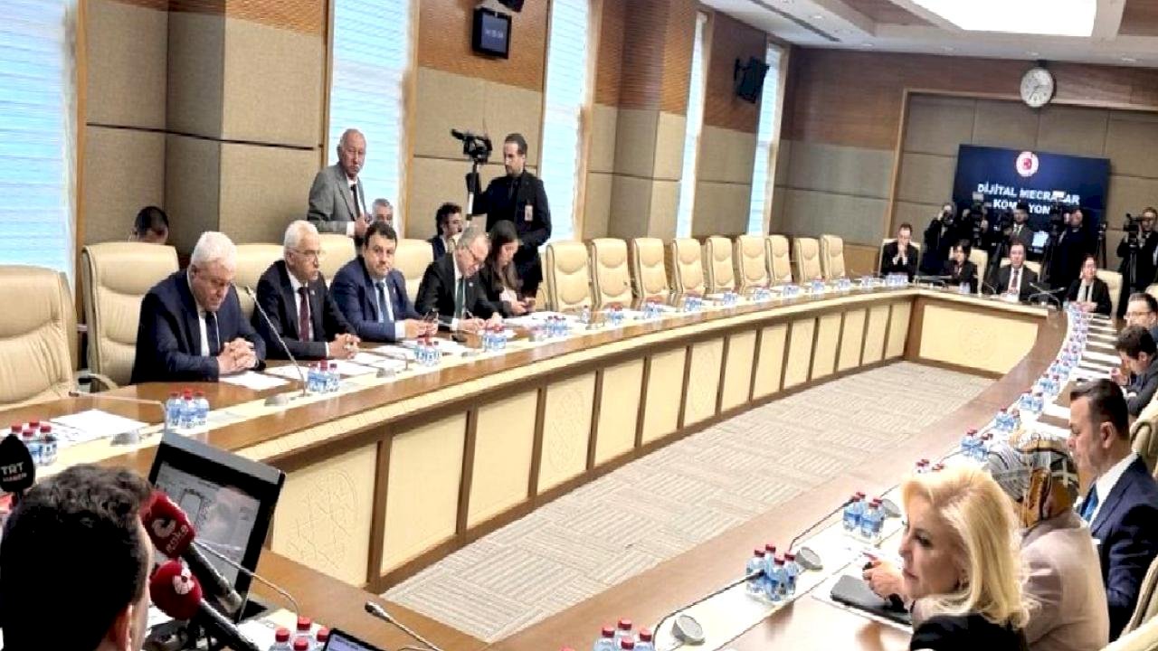 Dijital Platformlar ve İntihar Riskleri