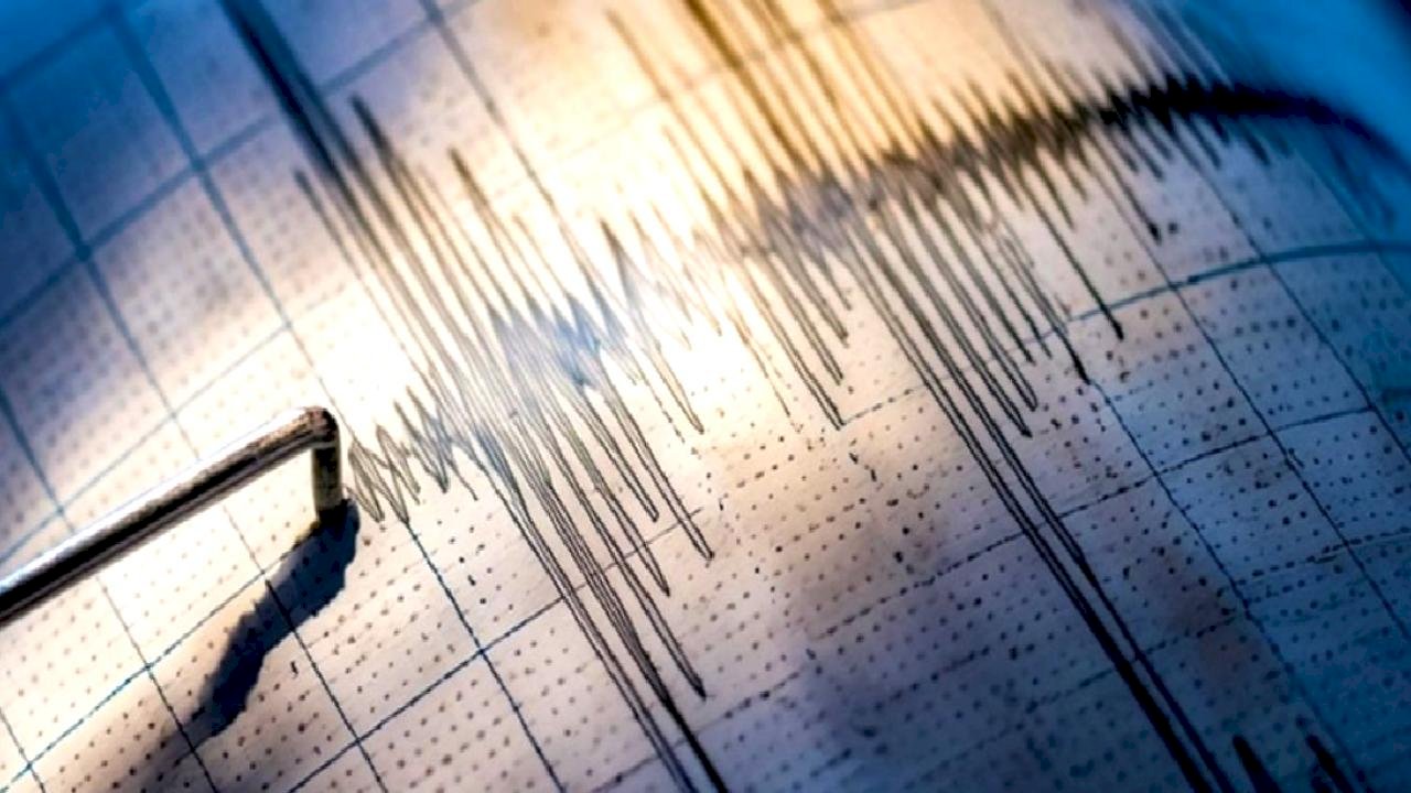 Endonezya açıklarında 7,4 büyüklüğünde deprem