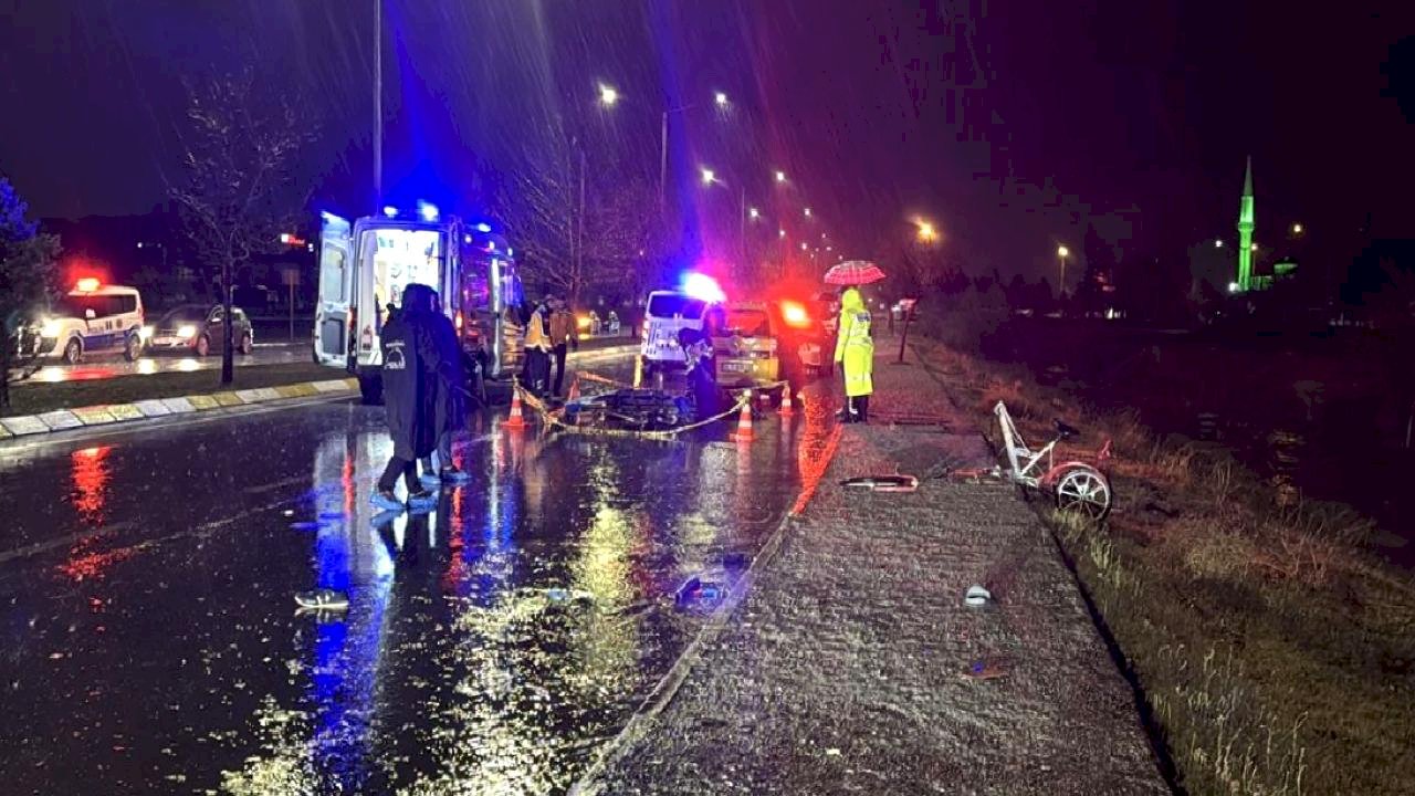 Erzincan'da Bisiklet Sürücüsü Hayatını Kaybetti