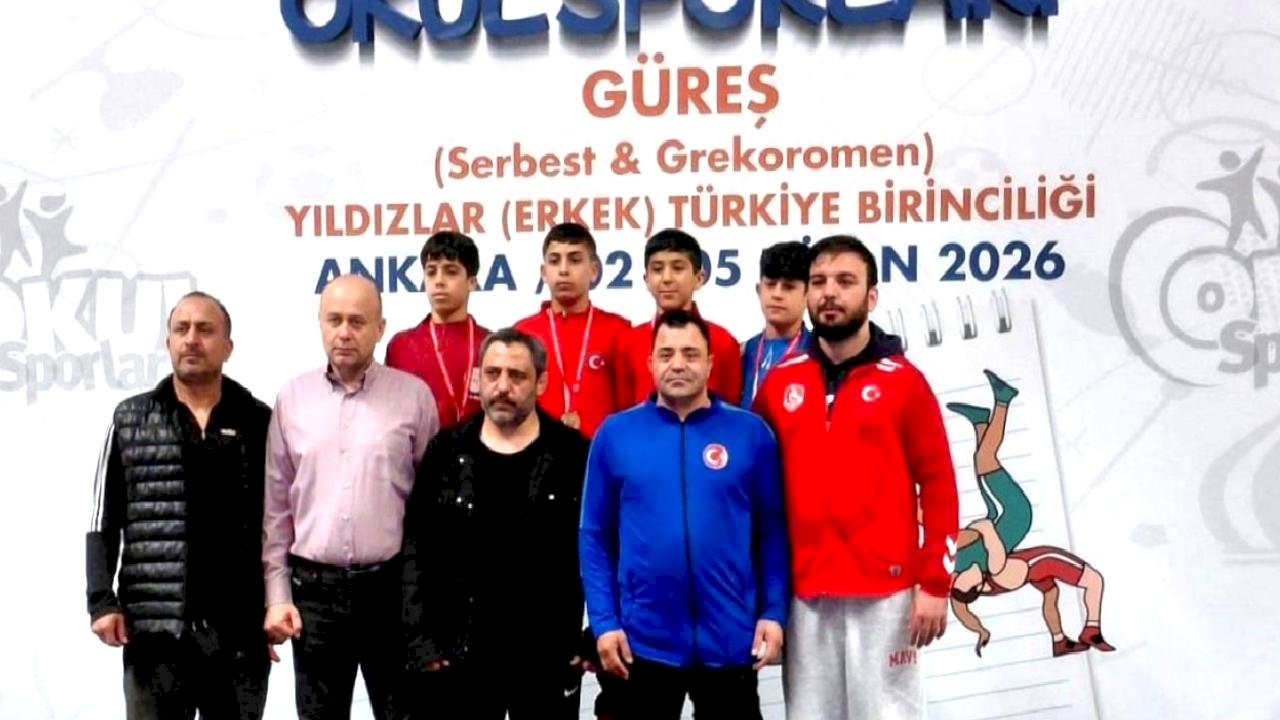 Erzincanlı Anzor Yasin Türkiye Üçüncüsü