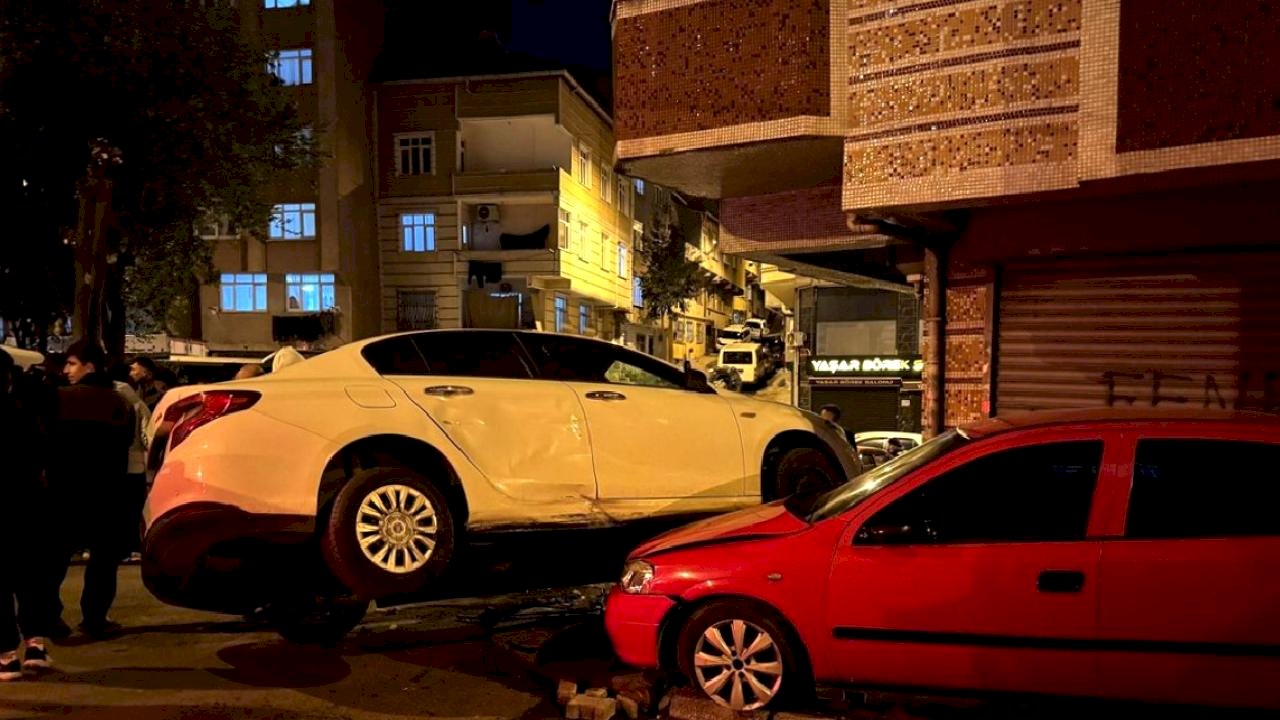 Esenler'de Taksi Kaza Yaptı