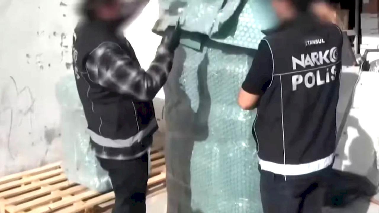Esenyurt’ta kargoya gizlenmiş 28 kiloluk uyuşturucu ele geçirildi