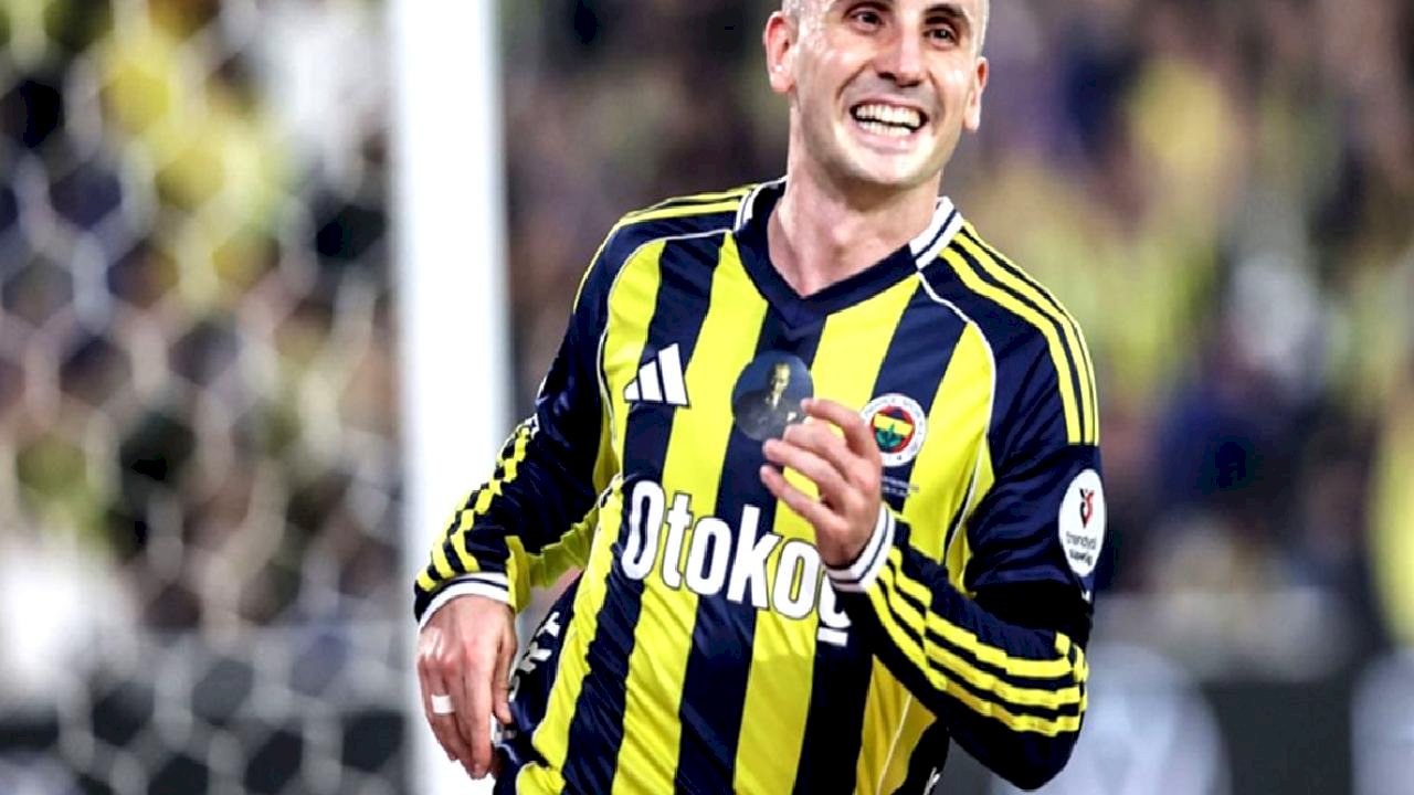 Fenerbahçe, Galatasaray'ın kaybettiği haftada Beşiktaş'ı uzatmalarda devirdi