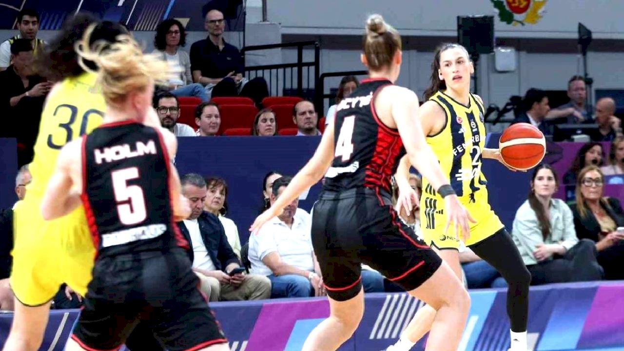 Fenerbahçe Opet Finale Yükseldi