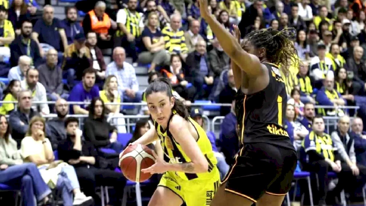 Fenerbahçe Opet, Galatasaray'ı Yendi